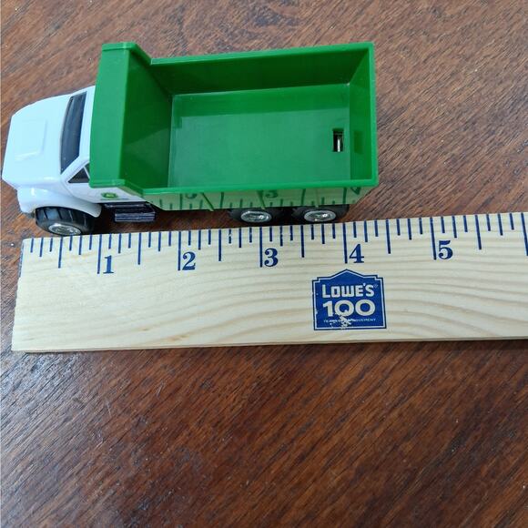 Tomy Ertl 1:64 Scale John Deere Toy Farm Dump Truck Diecast & Plastic Green - Picture 12 of 13